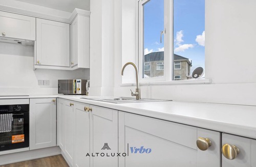 Filton House | Bude Road | Cosy & Modern Retreat | Transport Link