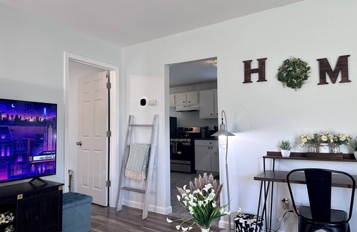Roseville House | Budget Cottage Ranch - Extended Stays - Central Location- RUKU TV fast wifi