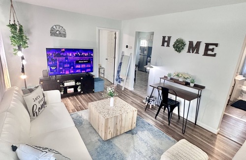 Roseville House | Budget Cottage Ranch - Extended Stays - Central Location- RUKU TV fast wifi
