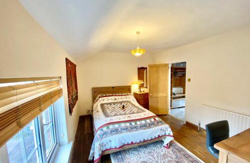 Codsall Apartment | Bumblebee Cottage