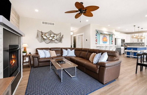 Anchorville House | Cabana Sunset House | Lake Front | Great Location!