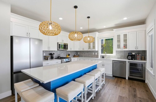 Anchorville House | Cabana Sunset House | Lake Front | Great Location!