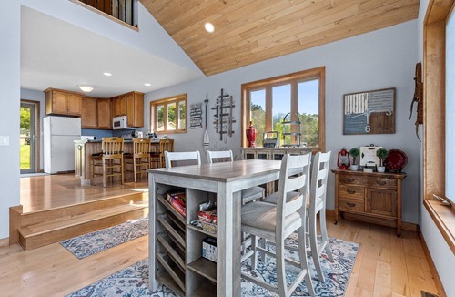 Crivitz Cabin | Cabin Getaway on Lake Noquebay