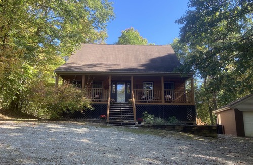 Carbon Hill Cottage | Cabin. Hocking county ,private , secluded. Family, Friends.