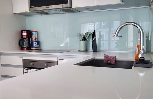 Victoria Park Apartment | Calgary Skyline Condo 1BR +Views