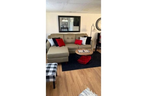 Bowling Green House | Campus Guesthouse at 128 1/2 South Summit