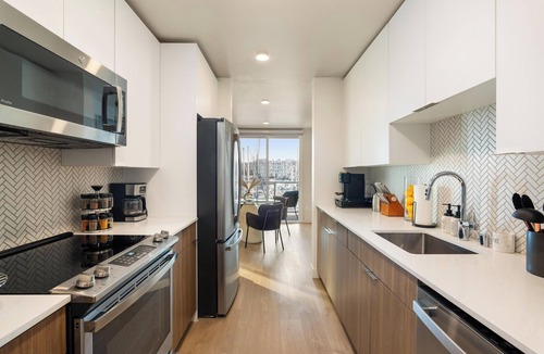 Marina del Rey Apartment | Cannelia' 2BD 2BA Full Marina View Gym, 1Gig WiFi, Pool and Jacuzzi