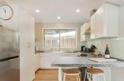 Capel Sound House | Capel Beach House - 2 bedroom pet friendly cottage - 4pm check out on Sundays*