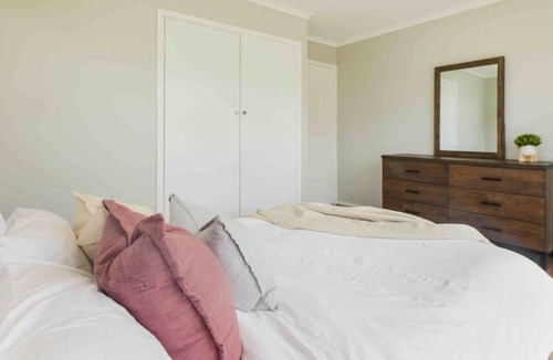 Capel Sound House | Capel Beach House - 2 bedroom pet friendly cottage - 4pm check out on Sundays*