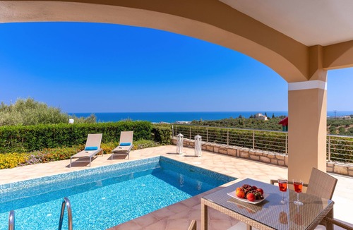 Adelianos Kampos Hotel | Carme Villas