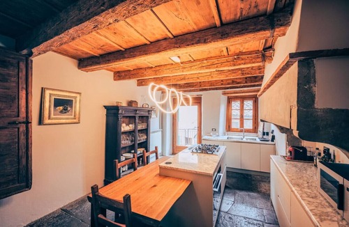 Poppi House | Casa 11 del Borgo di Lierna