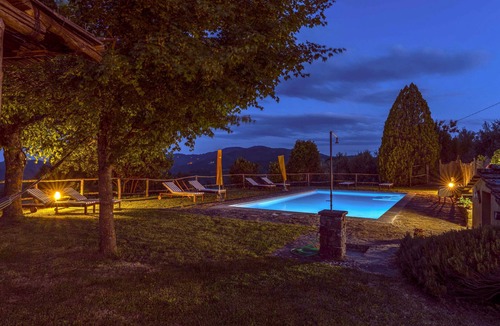Greve in Chianti Apartment | Casa Anita apartment in farmhouse with swimming pool surrounded by greenery