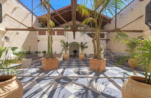 Oak Park Apartment | Casa Iglesia Studio 208