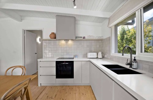 Rye House | Casa Piccolo - Peninsula Hot Springs 5 mins away