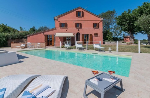 San Costanzo Villa | Casa Rossa - Private villa, 7 bedrooms, pool, wifi, pets, beach 6 km, Marche