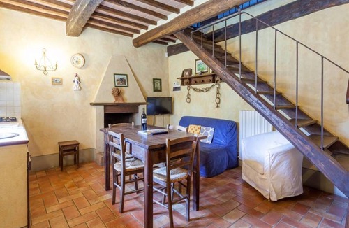 Monteleone d'Orvieto House | Casa Torretta in Farmhouse Borgo Santa Maria