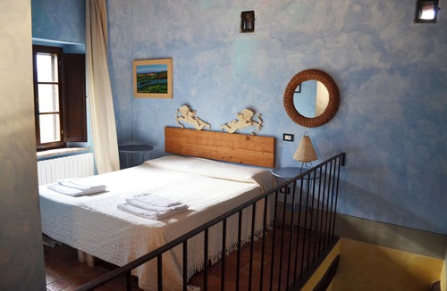 Monteleone d'Orvieto House | Casa Torretta in Farmhouse Borgo Santa Maria
