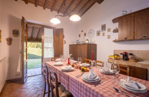 Monteguidi Villa | Casale la Peschiera by VacaVilla