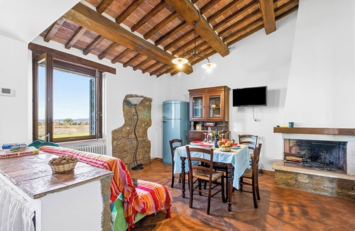 Pitigliano House | Casale Le Sorgenti - Farmhouse with Pool for 8, Pitigliano, Italy