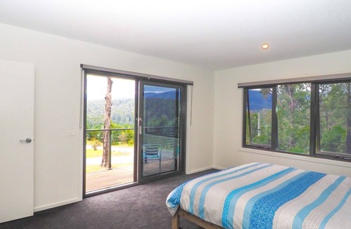 Marysville House | CASTLE ON THE HILL - Beautiful Mountain Views
