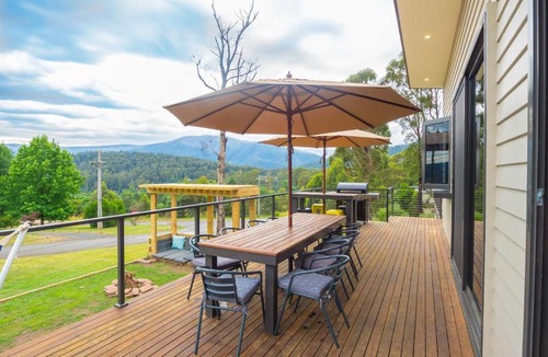 Marysville House | CASTLE ON THE HILL - Beautiful Mountain Views