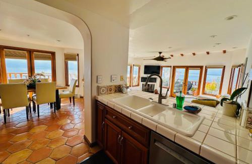 Avalon Villa | Catalina hillside retreat w pool & hot tub