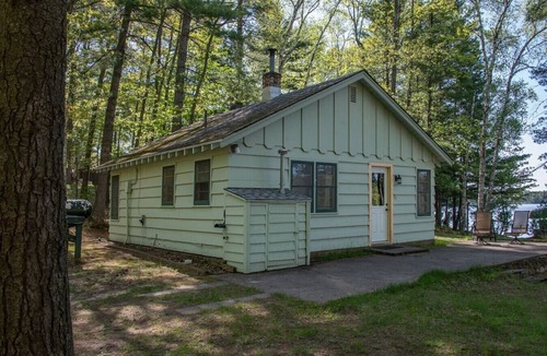 Eagle River Cabin | Catfish Lakeside Cottage