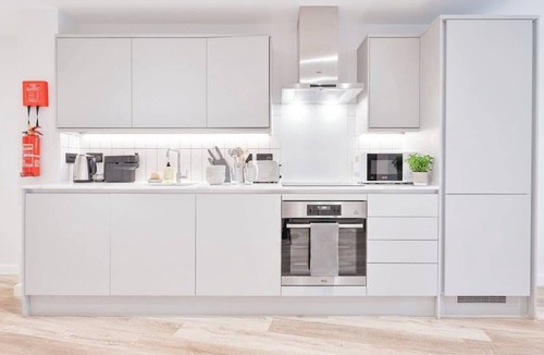 Bordesley Apartment | Central 1BR Birmingham Apt with Balcony