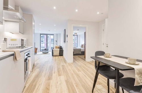 Bordesley Apartment | Central 1BR Birmingham Apt with Balcony