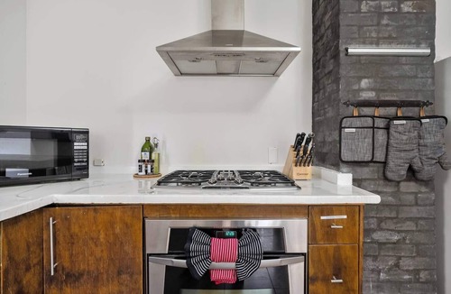 Bankview House | Century Casa - 3BDR, Sauna, Parking, Character