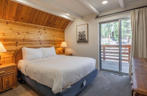 Mammoth Lakes Ski Chalet | Chalet #19, Closest Chalet to the Gondola 5 Bedroo