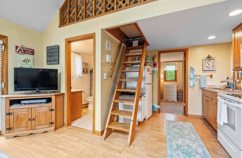 Baileys Harbor Cabin | Chalet Cabin: Sunset Shores Kangaroo Lakefront
