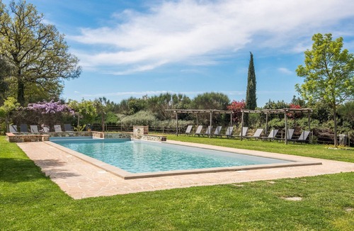 Trequanda Apartment | Chalet "Cigno" with Shared Pool & Wi-Fi