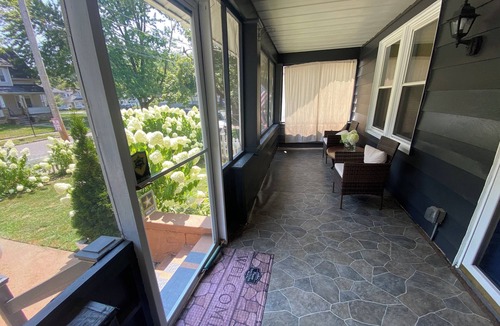 Toledo House | Charming 1-3 Bedroom Retreats with Spa Perks.
