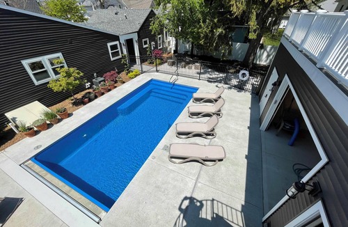 South Haven Cottage | Charming 1-bed/2 bath Cottage WiFi,AC, Beach, Pool, Fireplace Pool Table, Ping