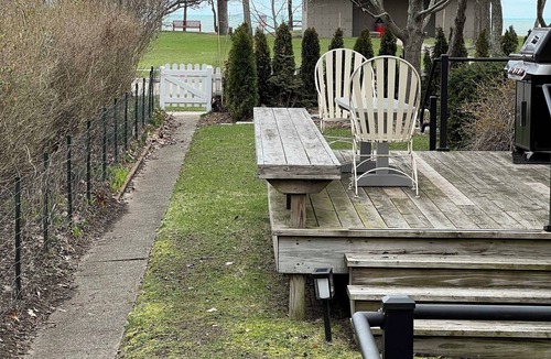 South Haven Cottage | Charming 1-bed/2 bath Cottage WiFi,AC, Beach, Pool, Fireplace Pool Table, Ping