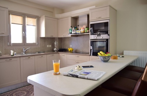 Karavomylos Apartment | Charming 2-bedroom apartment in peaceful Karavomylos with AC, WiFi