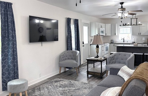 Bloomington House | Charming 2-bedroom house with AC, WiFi in delightful Bloomington