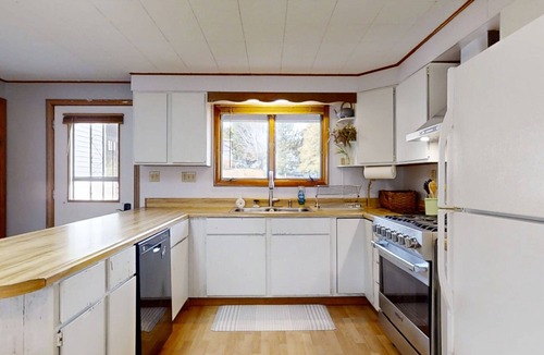 Lake Linden House | Charming 3-bedroom, 1 Murphy Bed in Hubbell AC, WiFi, Pinball, Trailside, Deck