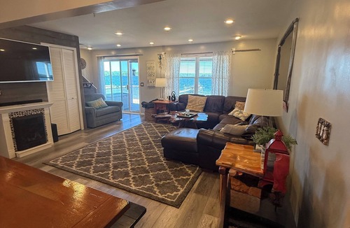 Kalkaska Condo | Charming 3-bedroom condo w/AC in Kalkaska on Manistee Lake -Perfect for relaxing