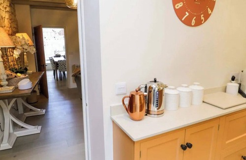Broadway Cottage | Charming 3-bedroom cottage in lovely Broadway with WiFi & Parking for 1 car.