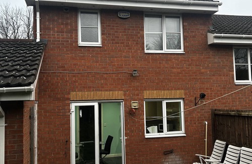 Oldbury House | Charming 3 Bedroom Home with Private Garden & 2 Toilets