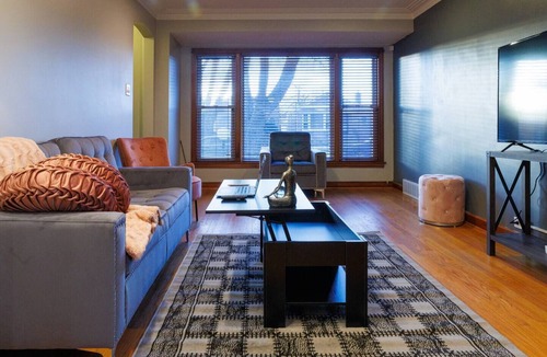 Calumet Heights House | Charming 3-bedroom house with AC in vibrant Chicago