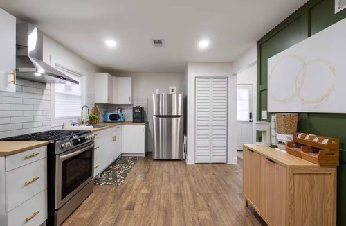 Mexicantown - Southwest Detroit Apartment | Charming 3-bedroom with AC in vibrant Detroit near downtown