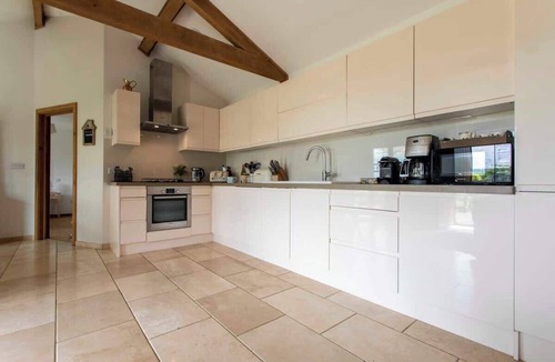 Corsham House | Charming Barn Lodge w/Countryside Views