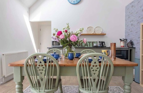 Wick House | Charming Barn Retreat near Cotswolds & Bath