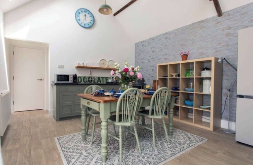 Wick House | Charming Barn Retreat near Cotswolds & Bath