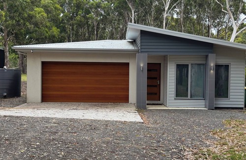 Lakes Entrance House | Charming Bushland Retreat minutes from the Heart of Lakes Entrance