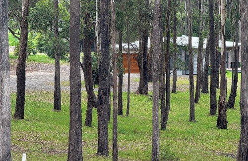 Lakes Entrance House | Charming Bushland Retreat minutes from the Heart of Lakes Entrance