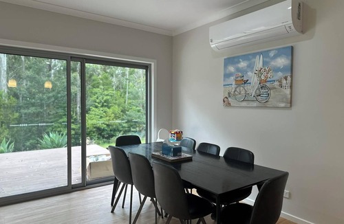 Lakes Entrance House | Charming Bushland Retreat minutes from the Heart of Lakes Entrance
